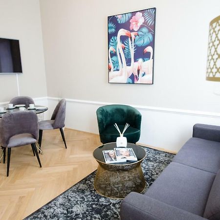 Studio Apartments Urania - Mai'S Apartments فيينا المظهر الخارجي الصورة